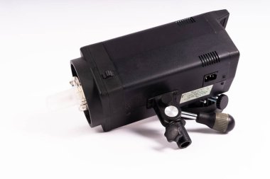 Stüdyo ışığı lambası izole edilmiş beyaz bir arkaplan üzerine yakın plan