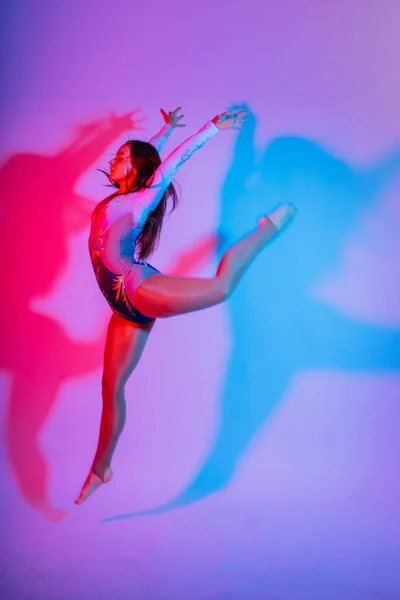 High Jump Flight Flexible Girl Rhythmic Gymnastics Artist Jumping Grace — Stock Photo, Image
