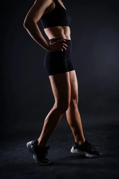 Jambes Coupées Une Jeune Femme Forme Avec Des Muscles Forts — Photo