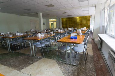 Kafeterya, üniversitede yemek odası, masa ve sandalyeli kafe, tezgah bar oteli..