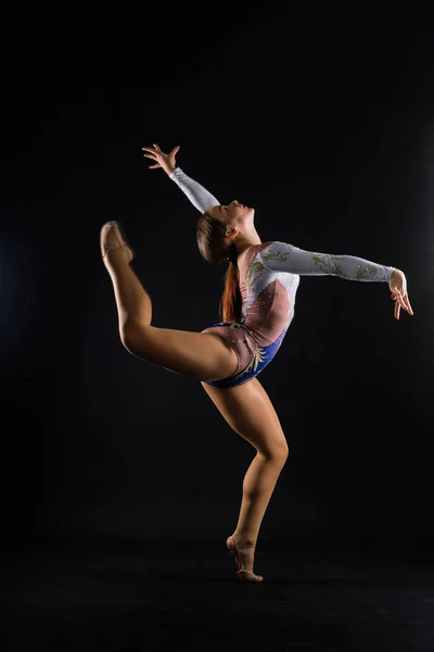Moda Menina Dançarina Balé Estúdio Ginástica Esportiva Filmado Fundo Branco — Fotografia de Stock