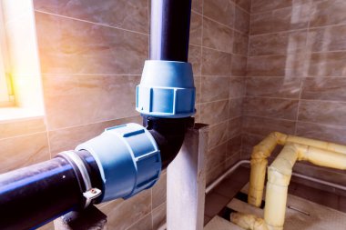 Endüstriyel kazan dairesinde basınç sensörü. Isıtma sistemindeki barometre. Yakın plan..