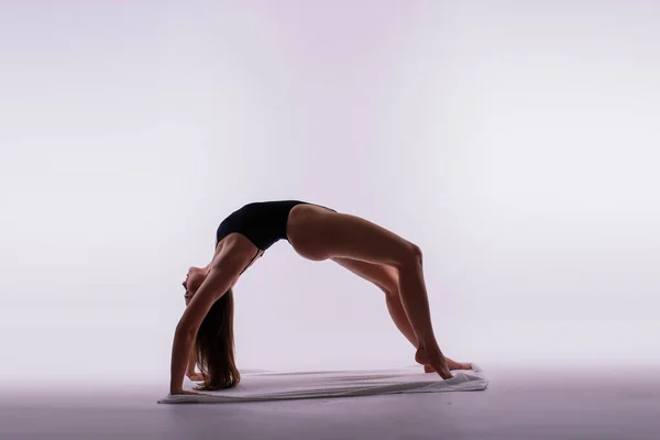 Athletic Woman Swimsuit Doing Yoga Plank Pose Variation Beautiful Female — Stock Photo, Image