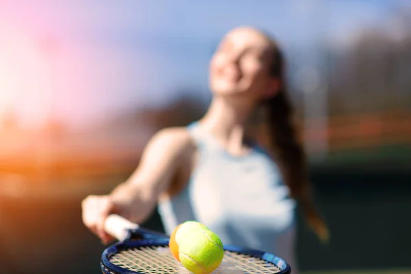 Tenisové Míčky Raketa Hřišti Slunečného Dne Sport Hobby — Stock fotografie