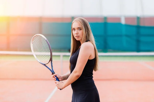 Turniej Tenisowy Kobieta Grająca Glinianym Korcie Tenisowym — Zdjęcie stockowe