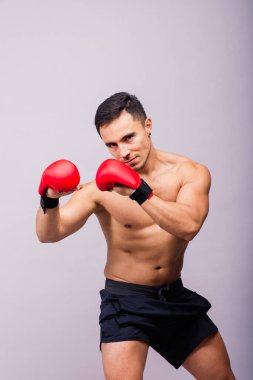 Boks eldivenleri, spor müsabakalarında erkek eğitimi, stüdyo arka planında meydan okuma ya da anne yarışması.