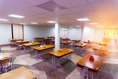 Kafeterya, üniversitede yemek odası, masa ve sandalyeli kafe, tezgah bar oteli..