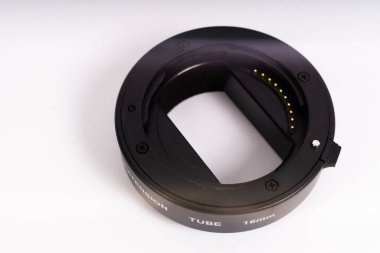 Beyaz arkaplanda izole edilmiş makro fotoğrafçılık için makro halkalar.