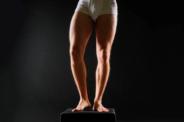 Mężczyzna Muskularne Nogi Budowa Ciała Mięśnie Człowiek Biały Sport Majtki Zdjęcie Stockowe