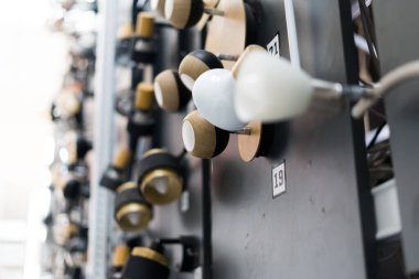 Mağazada ve dükkanda satışta olan lamba miktarı
