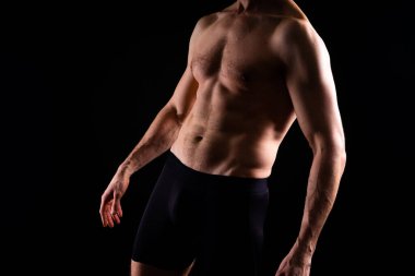 Bir stüdyoda insan portresi, vücut geliştirici ve pazı esnekliği, arka plan ve kas gücü için egzersiz..