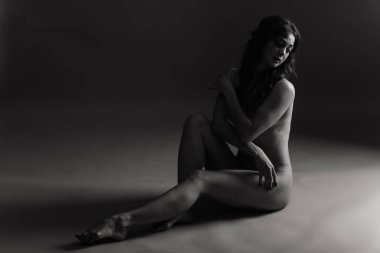 Çıplak kadın silueti, çıplak vücutlu baştan çıkarıcı genç bir kadın.