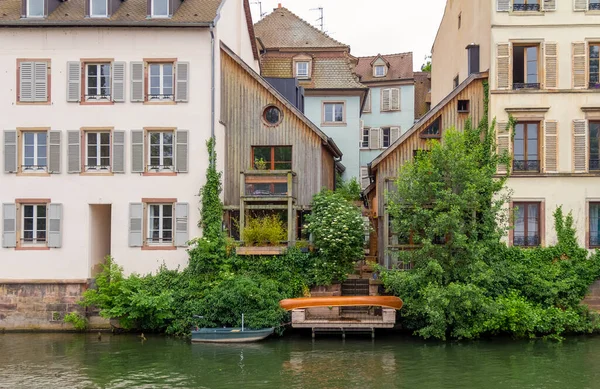 Idylliczne Wrażenie Wybrzeżu Strasburga Miasta Regionie Alzacji Francji — Zdjęcie stockowe