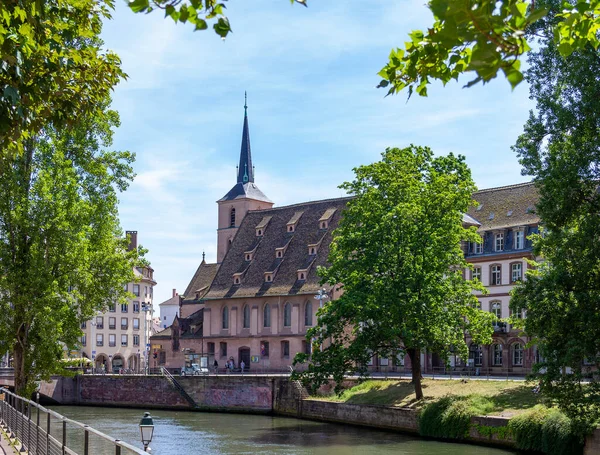 Idylliczne Wrażenie Wybrzeżu Strasburga Miasta Regionie Alzacji Francji — Zdjęcie stockowe