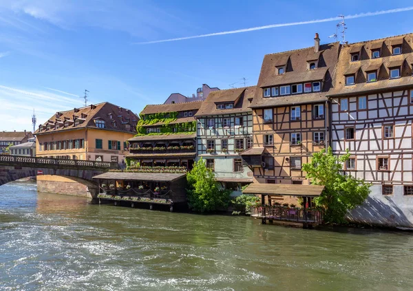 Impression Idyllique Bord Eau Autour Quartier Nommé Petite France Strasbourg — Photo