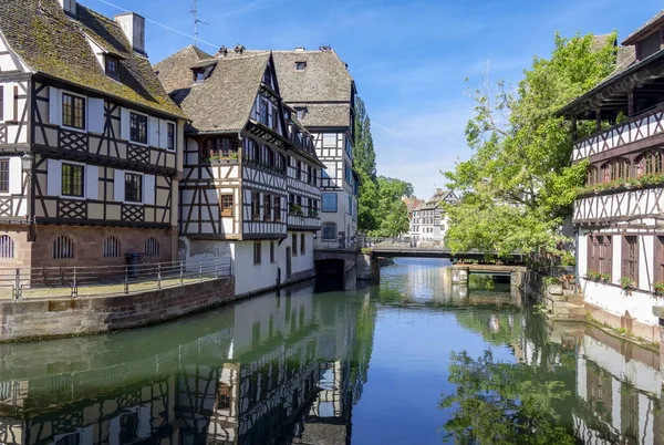 Impresión Soleada Junto Agua Estrasburgo Una Ciudad Región Alsacia Francia —  Fotos de Stock