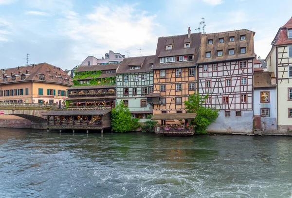Impresión Idílica Orilla Alrededor Una Zona Llamada Petite France Estrasburgo —  Fotos de Stock