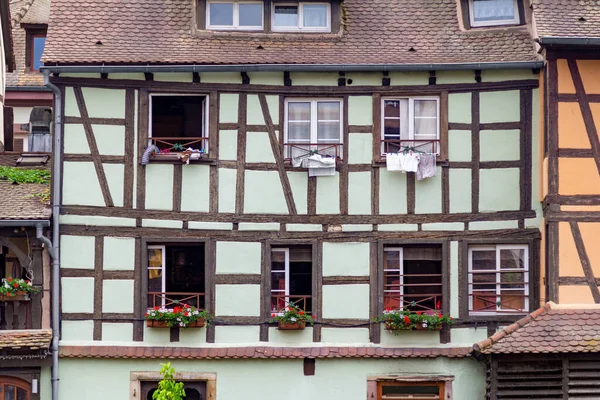 Κοντινό Πλάνο Που Δείχνει Παραδοσιακή Ρουστίκ Πρόσοψη Σπιτιού Στο Στρασβούργο — Φωτογραφία Αρχείου