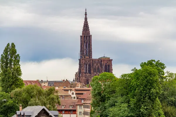 Idylický Dojem Štrasburskou Katedrálou Štrasburku Městě Alsasku Francii — Stock fotografie