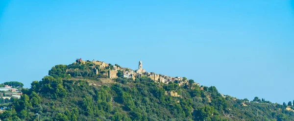 意大利利古里亚地区前鬼城Bussana Vecchia的远景规划 — 图库照片
