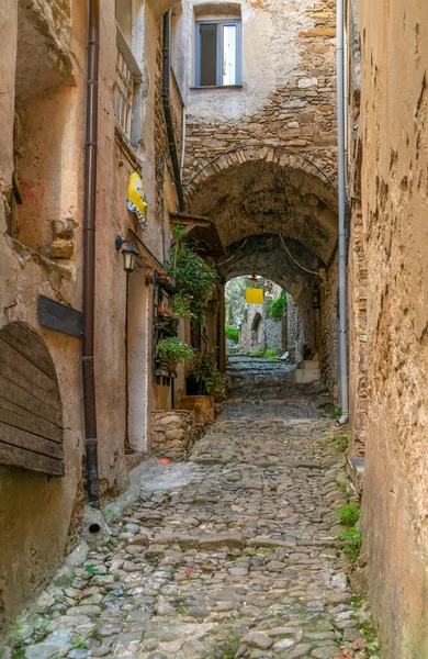 意大利利古里亚地区前鬼城Bussana Vecchia的印象 — 图库照片