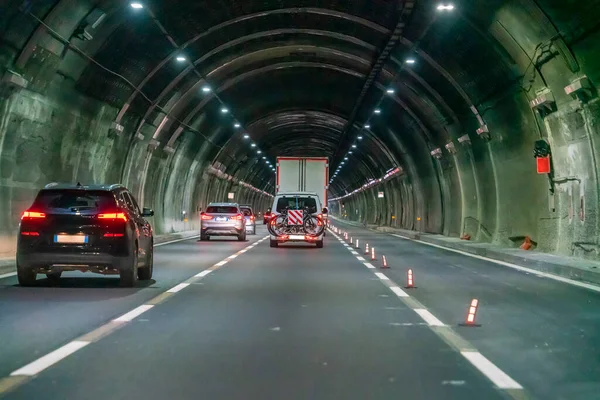 意大利高速公路隧道内的场景 — 图库照片