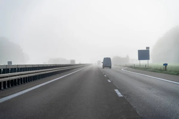 Foggy Highway Scenery Some Cars Seen Germany — Stock Photo, Image