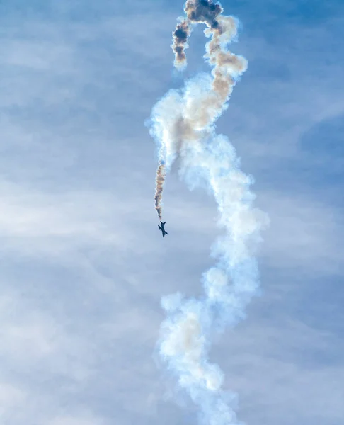 Olasz Légierő Frecce Tricolori Aerobic Csapatának Légi Bemutatója Füstcsíkokkal Részben — Stock Fotó