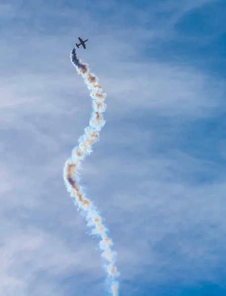 Letecká Přehlídka Aerobatického Týmu Frecce Tricolori Italského Letectva Kouřovou Stezkou — Stock fotografie