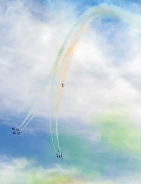 Letecká Přehlídka Aerobatického Týmu Frecce Tricolori Italského Letectva Barevnými Kouřovými — Stock fotografie