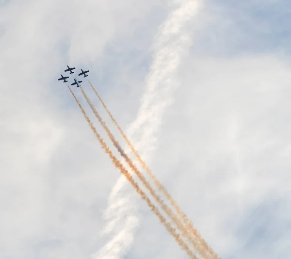 Olasz Légierő Frecce Tricolori Aerobic Csapatának Légi Bemutatója Színes Füstcsíkokkal — Stock Fotó