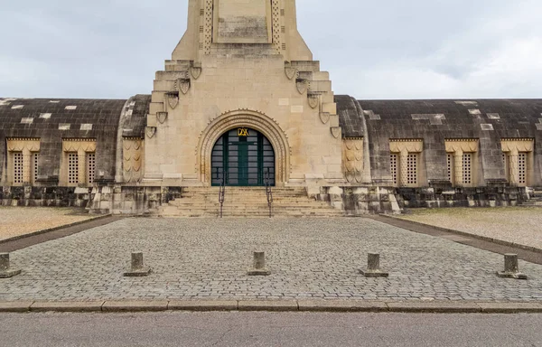 Είσοδος Του Douaumont Ossuary Μνημείο Που Βρίσκεται Κοντά Στο Verdun — Φωτογραφία Αρχείου