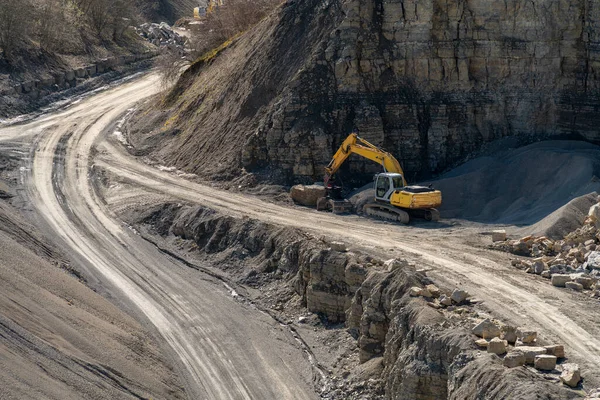 Scenery Open Pit Mine Gravel Roads Dredger Rock Face Sunny — Stock Photo, Image
