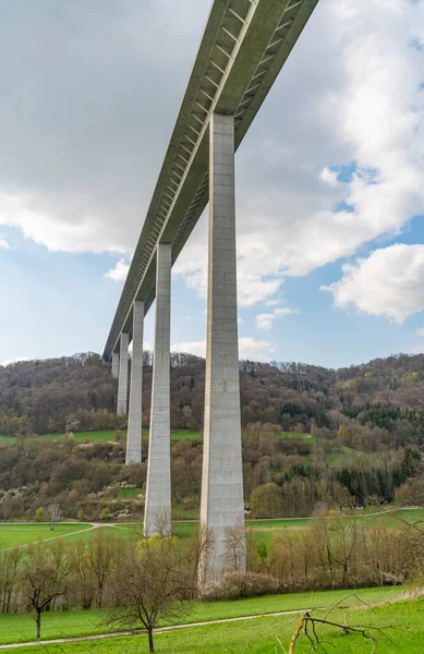 Landschaft Rund Das Kocherviadukt Bei Braunsbach Süddeutschland Zur Frühlingszeit — Stockfoto