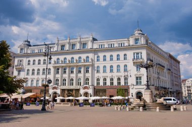 Vorosmarty Meydanı 'ndaki Gerbeaud Evi 1870' te Budapeşte, Macaristan 'da inşa edildi.