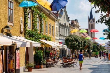 Kastely Caddesi, Macaristan 'ın başkenti Keszthely' deki Katolik Kilisesi 'ne doğru Festetik Sarayı' ndan çıkan güzel bir yaya sokağıdır.