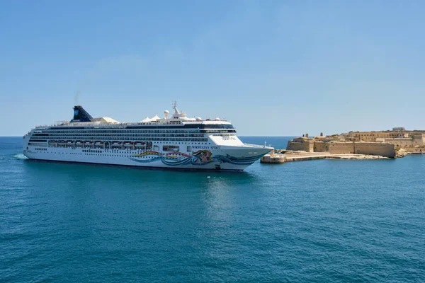 Norwegian Spirit Cruise Ship Ricasoli East Breakwater Valletta Malta — 图库照片