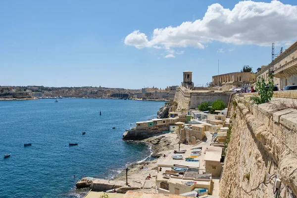 Пляж Святой Элмо Городскими Стенами Валье Мальта — стоковое фото