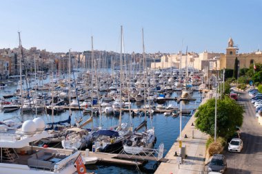 Saint Lawrence Koleji Kilisesi 'nden Grand Harbour Marina manzarası - Vittoriosa, Malta