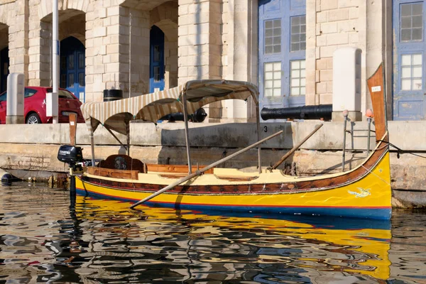 Barevná Tradiční Maltská Loď Luzzu Velkém Přístavu Marina Vittoriosa Malta — Stock fotografie