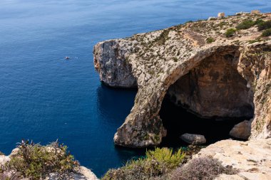 Blue Grotto 'nun doğal kemeri Blue Wall ve Grotto Viewpoint' ten çekildi.