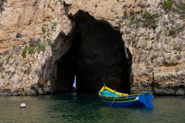 Açık denize doğru iç deniz lagünü - San Lawrenz, Malta