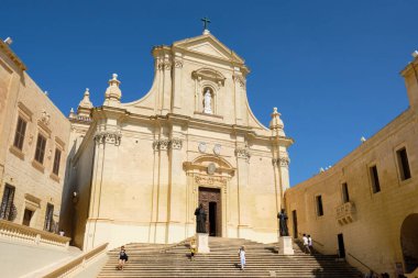 Varsayımın Katedrali 1864 'ten beri Gozo Katolik Piskoposluğu' nun merkezidir.