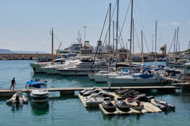 Gozo, Mgarr, Malta 'daki ana liman ve feribot terminali.