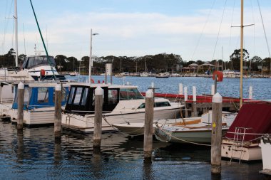 Doğu Gippsland 'da Paynesville, Victoria, Avustralya için popüler bir tatil köyü.