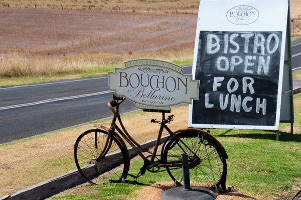 Bellarine Malikanesi 'ndeki Bouchon, Bellarine, Victoria, Avustralya' da Fransız taşralarından esinlenilmiş büyüleyici bir restoran.