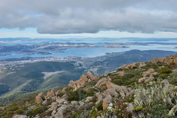 Wellington Dağı 'nın zirvesinden çarpıcı manzara, CBD' den yaklaşık 30 dakika uzaklıkta - Hobart, Tazmanya, Avustralya