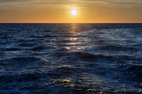 Hint Okyanusu üzerinde gün batımı - Broome, WA, Avustralya