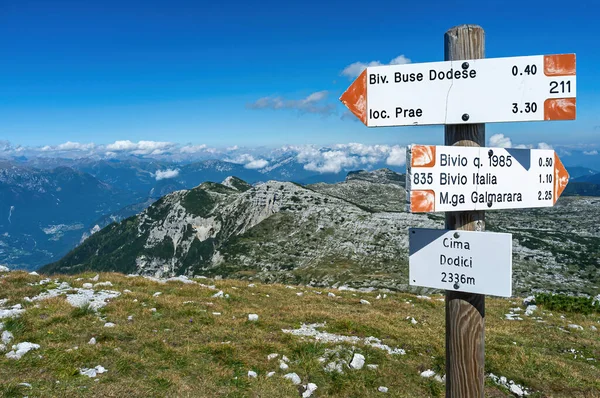 stock image 9 september 2020, Asiago, Italy: Indicative signs for hikers at Cima Dodici