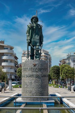 15 / 06 / 23 - Sottomarina, Chioggia, İtalya: Denizde ölenlere adanmış anıt.
